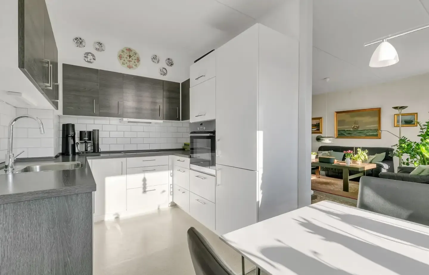 Velholdt Andelsbolig på 82 m2 på 2 sal, med solrig altan samt god udsigt.