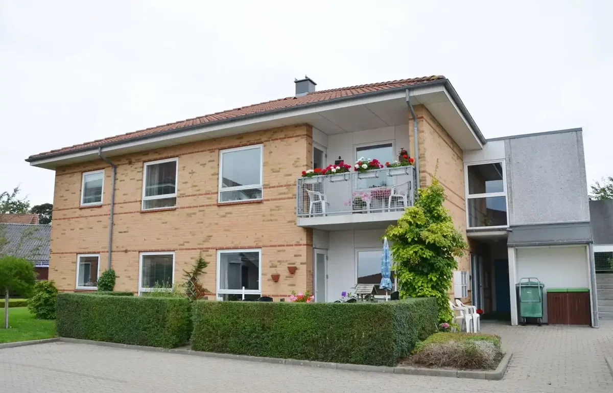 STUEPLANSLEJLIGHED I FRITLIGGENDE BYGNING /4 LEJLIGHEDER