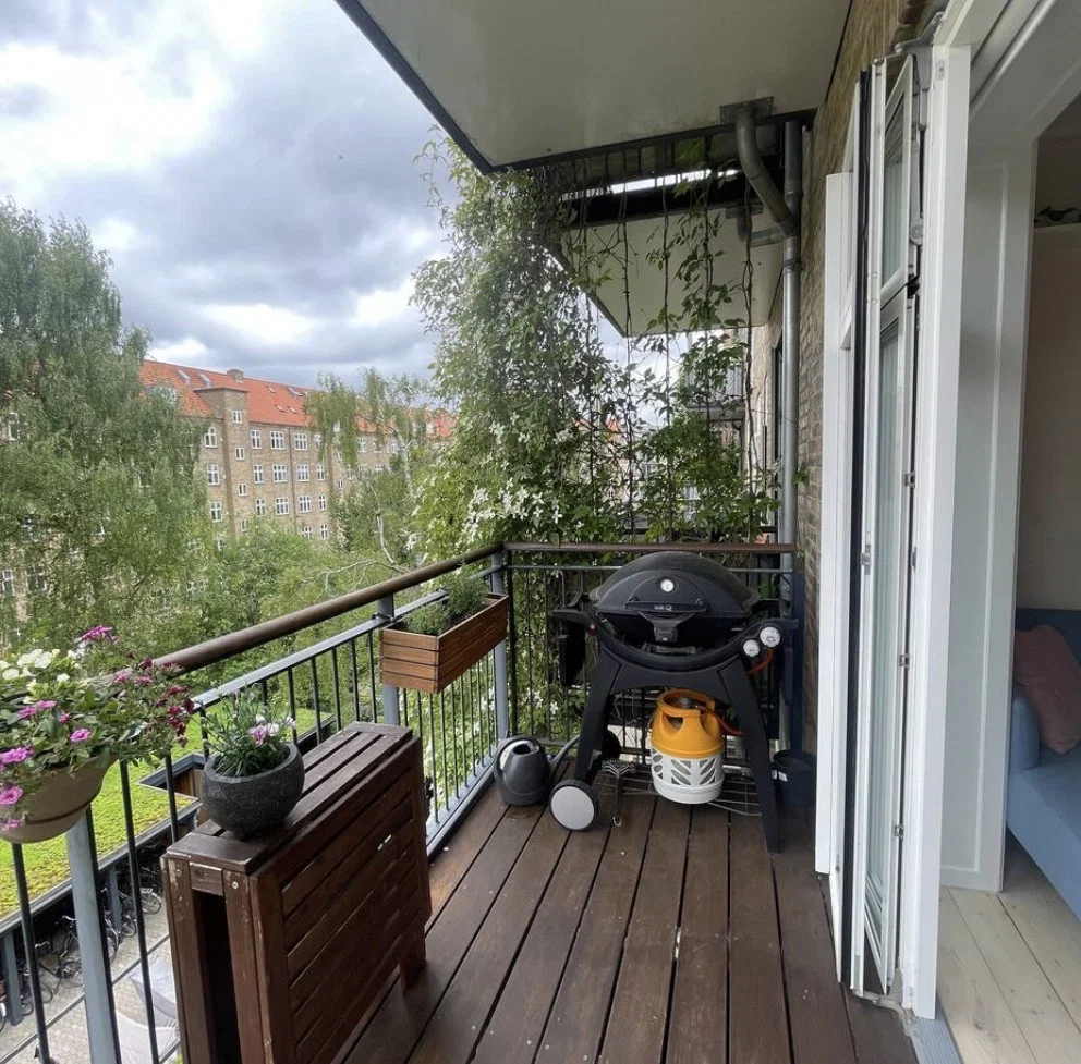Lys og velindrettet andelsbolig på 3. sal med grøn udsigt