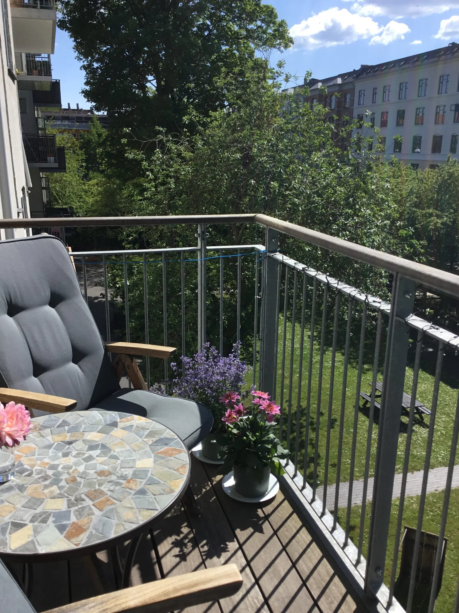 5 Værelser med altan ud til grøn gård centralt på Vesterbro.