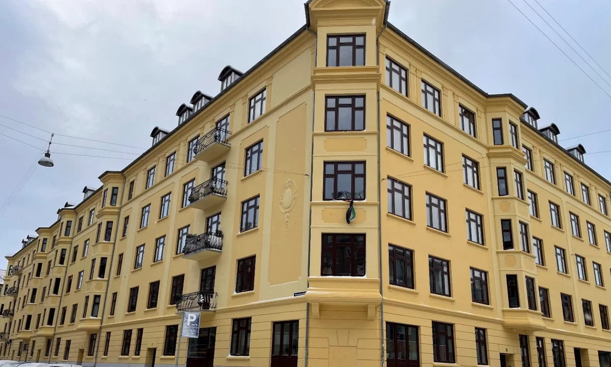 Herskabslejlighed med køkkenalrum i NV