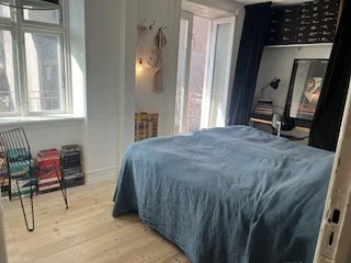 Vesterbro. 140 km2 med to altaner og køkken-alrum. Byttes til to mindre.