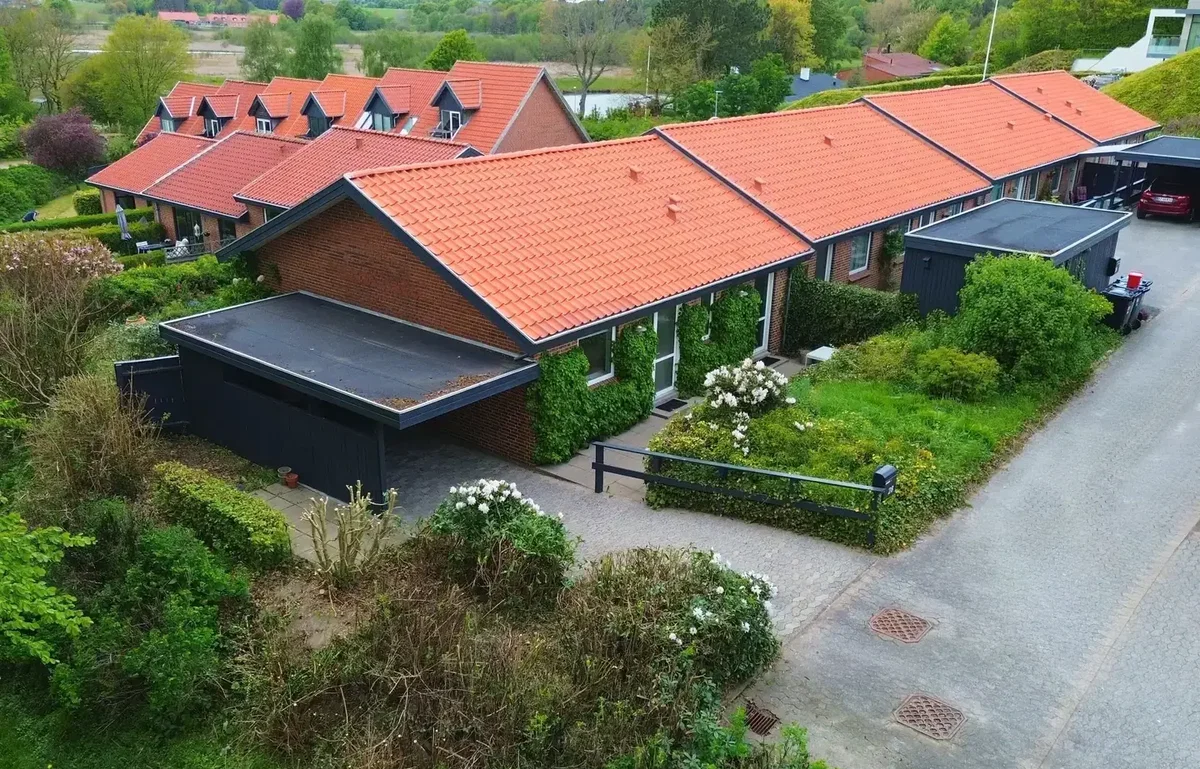 Velholdt andelbolig med god planløsning og attraktiv beliggenhed. Bemærk kun kr. 1.921,- /md. i boligydelse