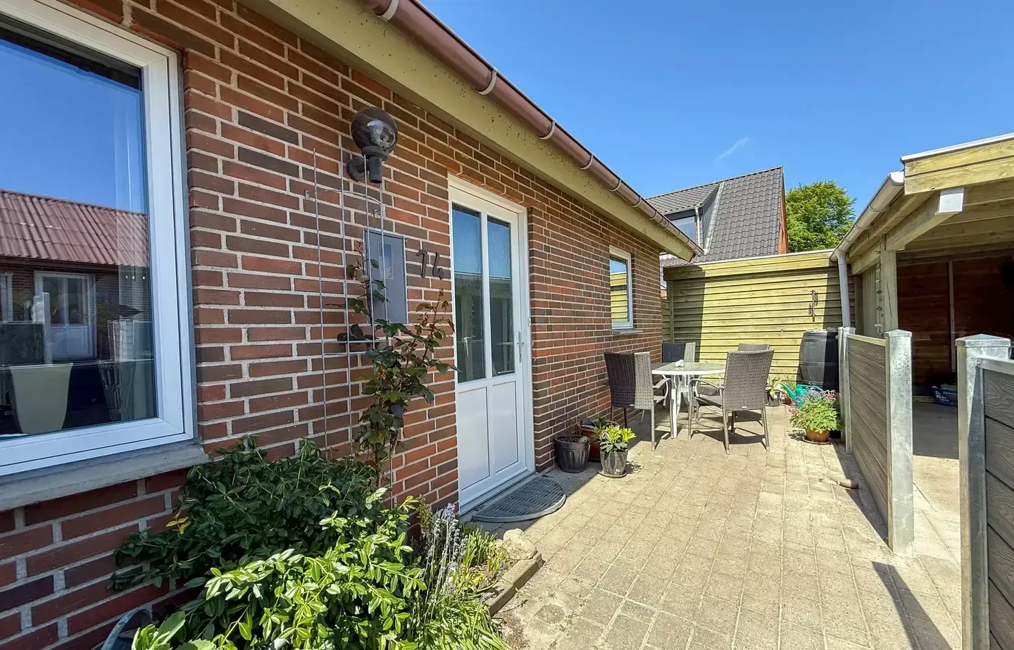 Flot andelsbolig centralt i Thisted – med egen have og carport