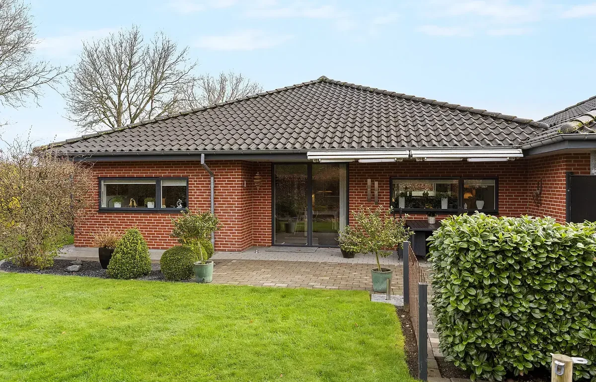 Veldisponeret andelsbolig i Tarp med skøn have og attraktiv beliggenhed