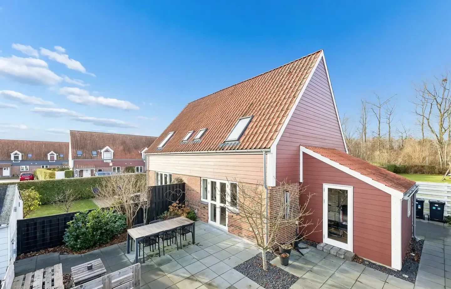 FLOT ANDELSRÆKKEHUS MED GOD BELIGGENHED