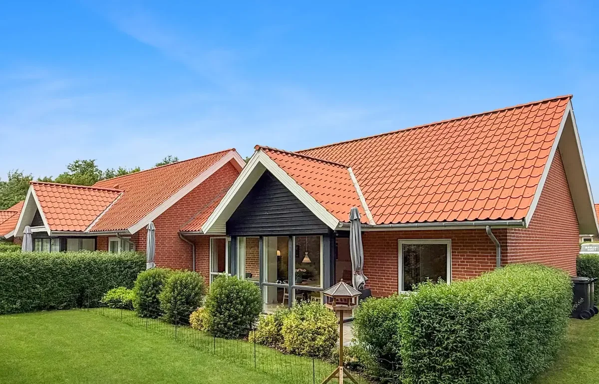 Lys og velholdt andelsbolig med åen i baghaven
