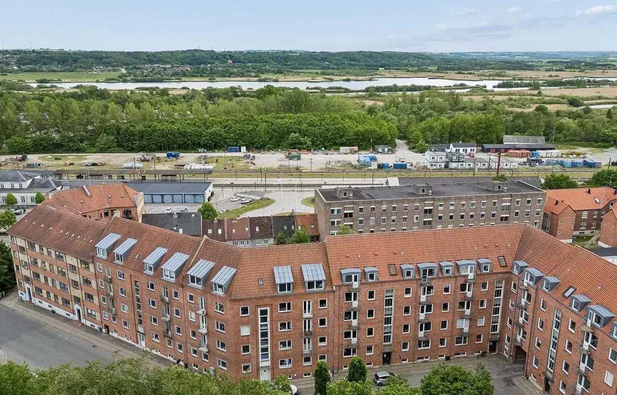 3-værelses andelslejlighed med altan og central beliggenhed