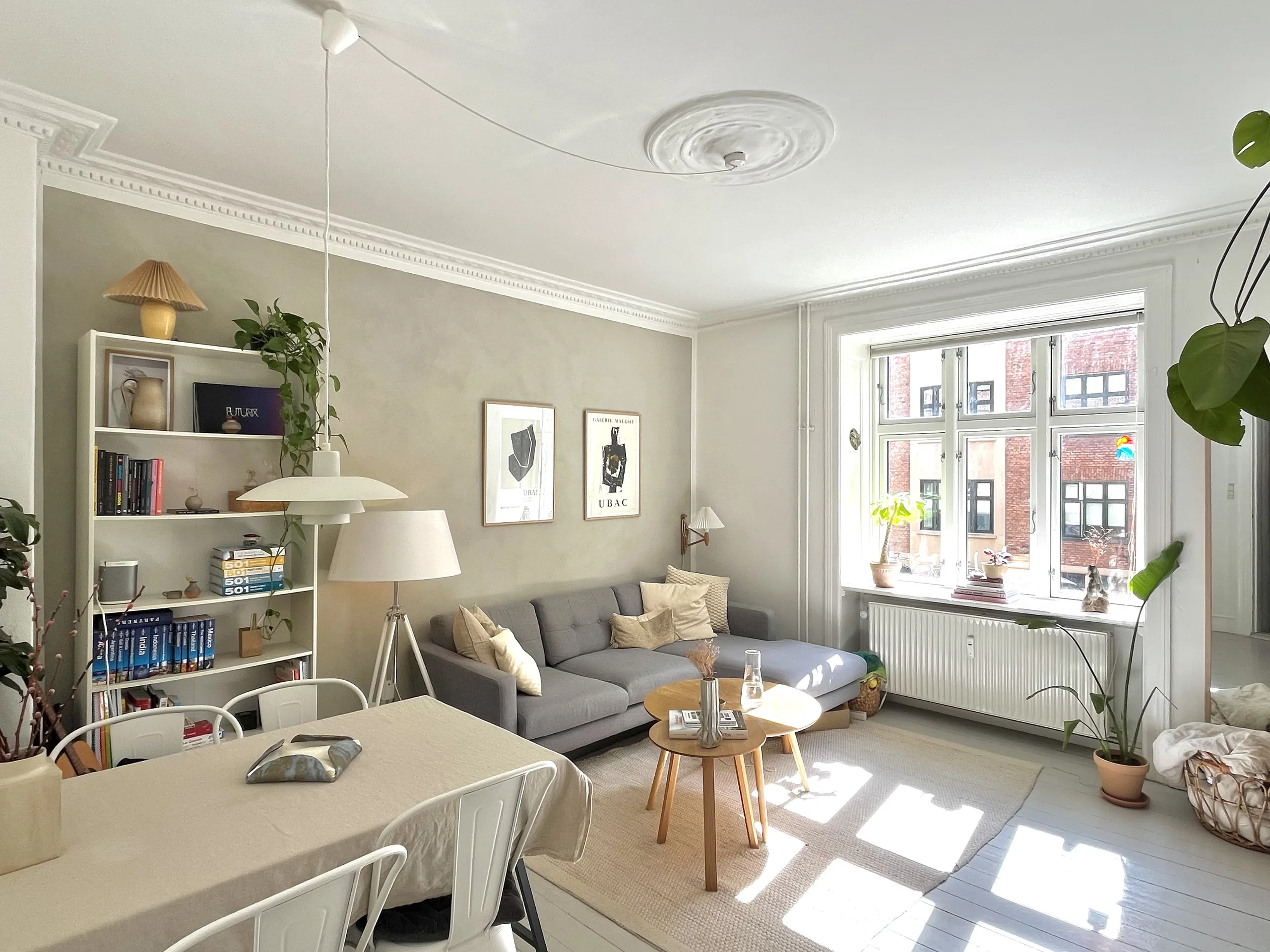 Lys 2-værelses høj stue lejlighed med fælles tagterrasse på Østerbro