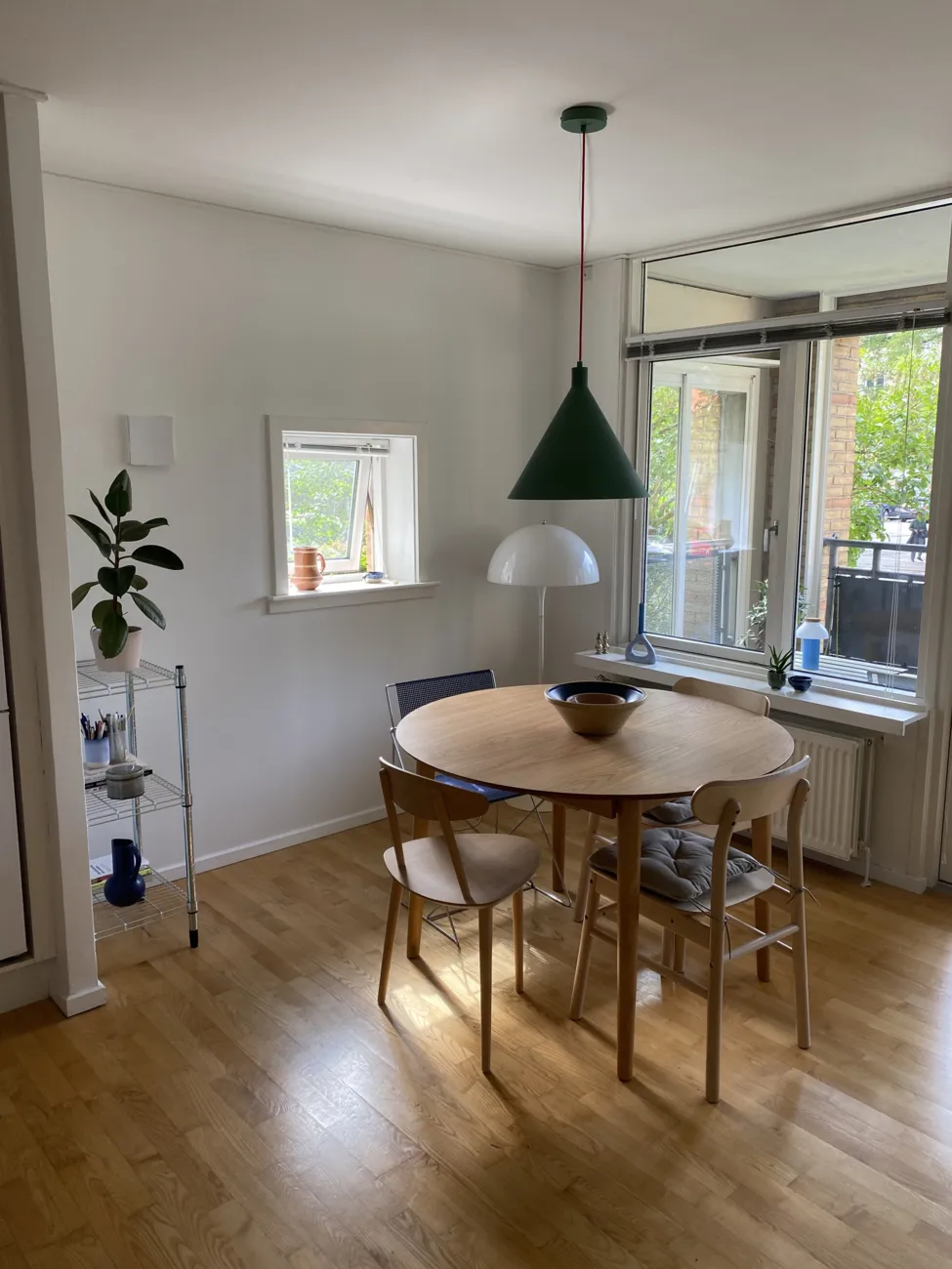 Charmerende andelsbolig på Frederiksberg med køkken/alrum, overdækket terrasse og parkering