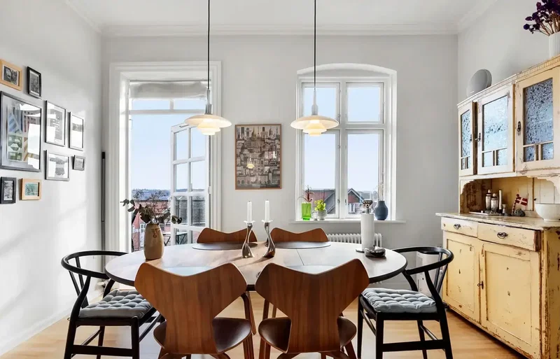 Charmerende andelsbolig med herskabelige detaljer