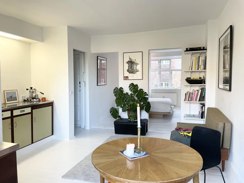 Charmerende Christianhavnerlejlighed med altan og haveudsigt