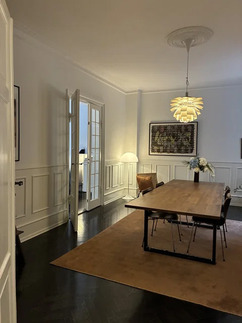 125 m2 herskabelig andel på Gammelholm, Kbh K – 1. sal m. altan