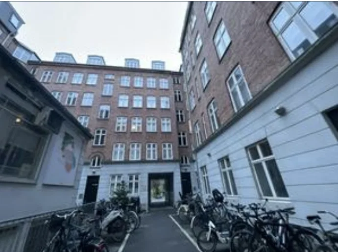 lys 2-værelses med altan på indre nørrebro