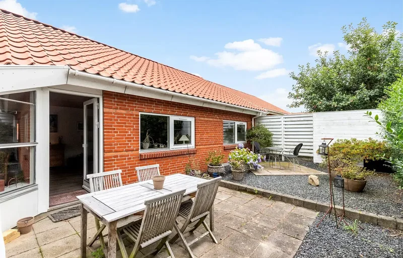 Hyggelig andelsbolig i ét plan med solrig have og skøn terrasse