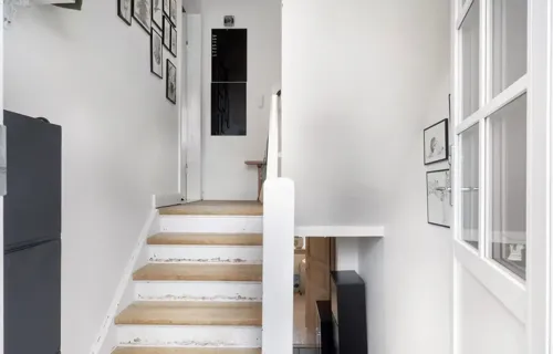 Rummelig bolig med egen have og P-plads