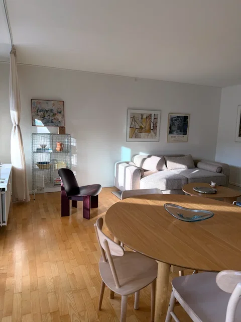 Charmerende andelsbolig på Frederiksberg med køkken/alrum, overdækket terrasse og parkering