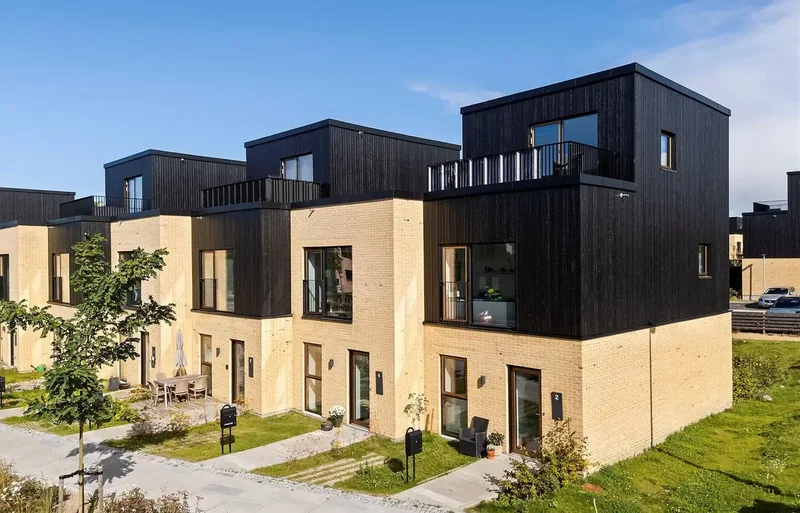Velbeliggende og moderne andelsbolig fra 2023 tæt på skole og skov