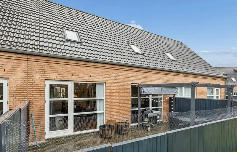 ATTRAKTIV ANDELSBOLIG TÆT PÅ HVERDAGEN OG BYLIVET