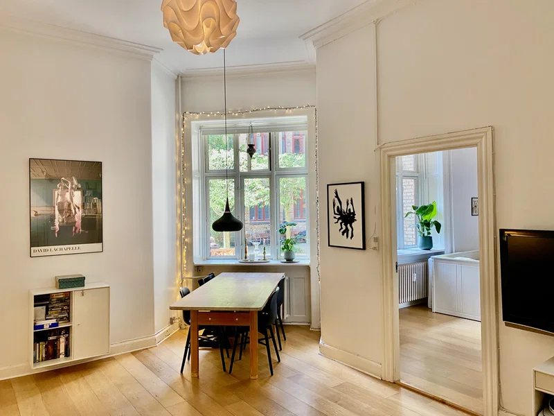 Unik New Yorker-andelslejlighed på Islands Brygge, ved havnebadet. Stueplan med 360 cm til loftet!