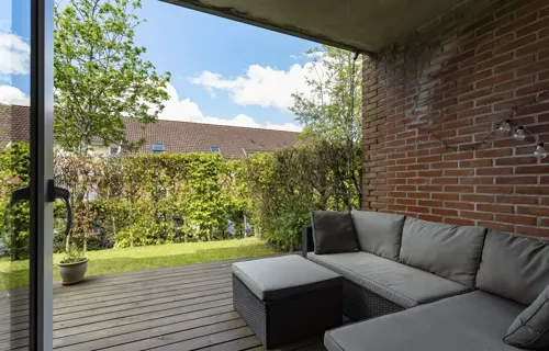 Andelsbolig med god indretning og hyggelig have