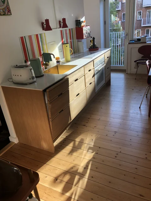 Meget lys 2V med altan, tæt på centrum