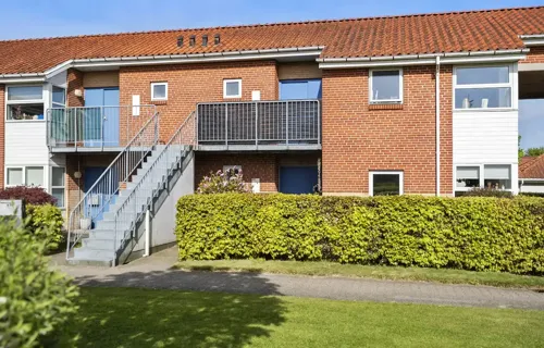 Lys og indbydende andelsbolig i Højvangshaven – tæt på indkøb, grønne områder og legepladser