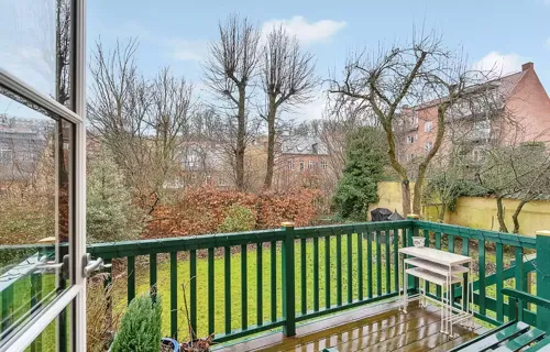 CENTRUM - ANDELSLEJLIGHED MED SKØN SYDVENDT HÆVET TERRASSE - SKAL SES!