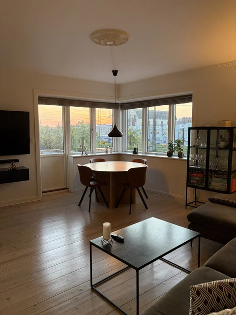 Lys 2 værelses centralt i Valby