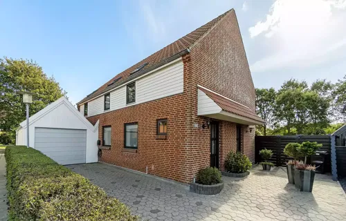 Indflytningsklar og rummelig andelsbolig i det attraktive Sønderris!
