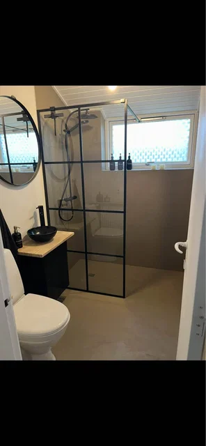 Renoveret 4-vær. andelsbolig i Munkebo – 100 m², have og spa