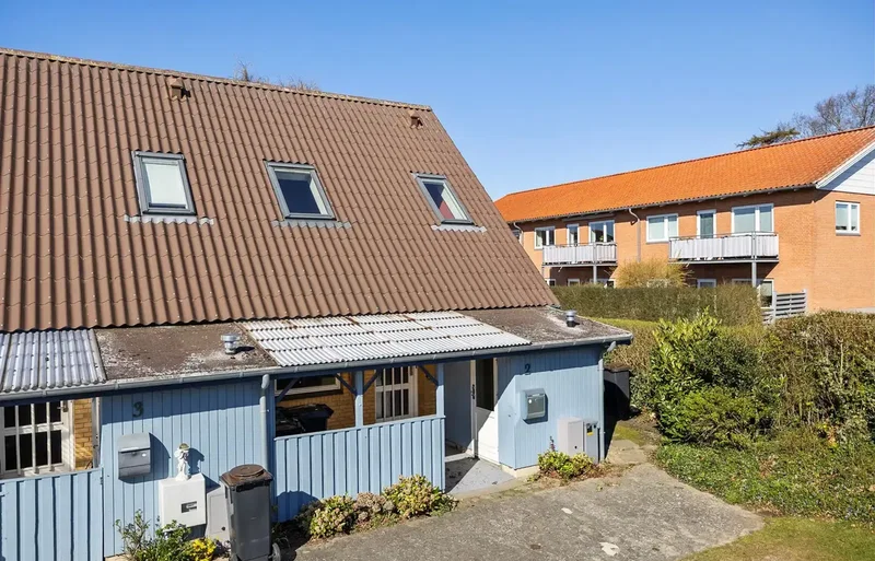 Velbeliggende andelsbolig med privat have