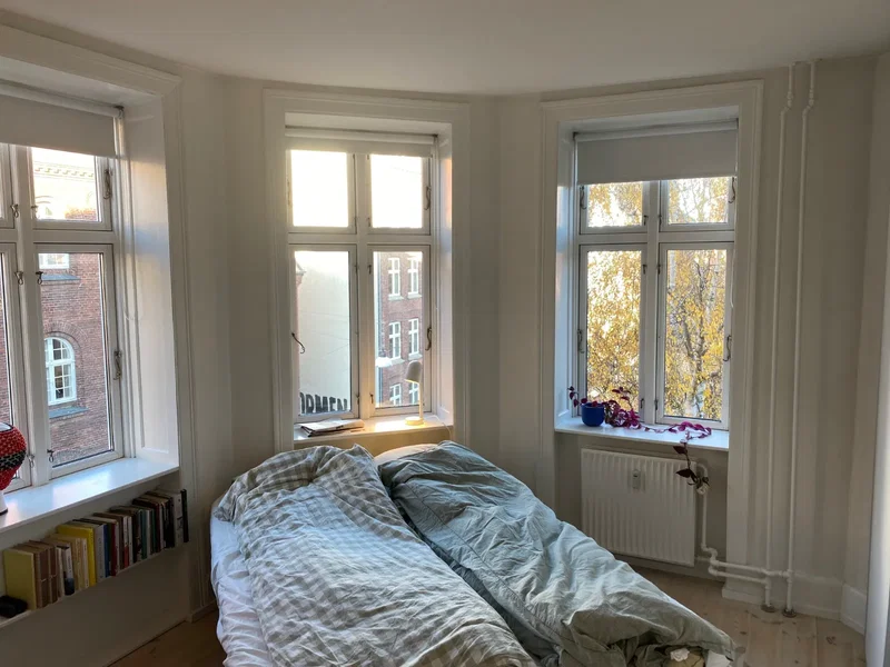 Lys og åben lejlighed med altan i Stefansgadekvarteret
