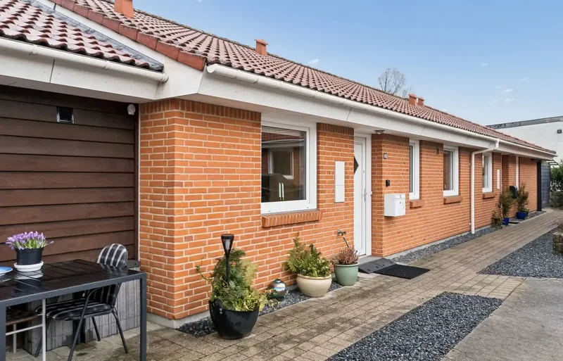 ANDELSRÆKKEHUS MED NATURSKØN BELIGGENHED