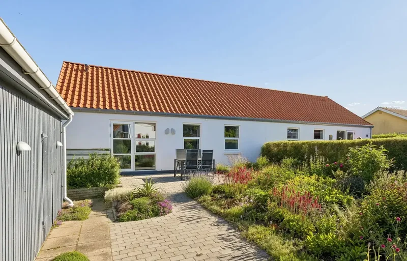 SKØN ANDELSBOLIG I DET EFTERTRAGTEDE BLOMSTERVÆNGET