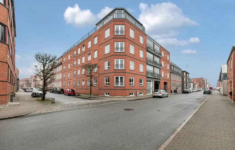 Utrolig vedligeholdt Andelsbolig 94 m2, på 2 sal, med stor altan samt elevator i sund Andelsboligforening