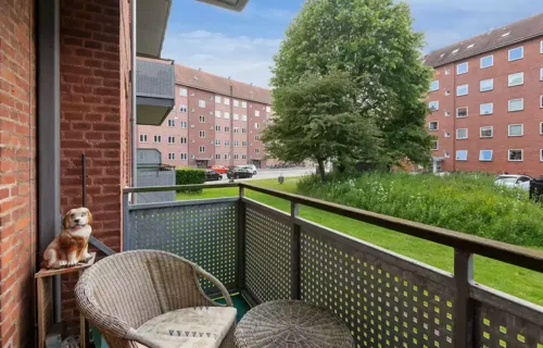 Mulighedsrig lejlighed med vestvendt altan i Øgadekvarteret