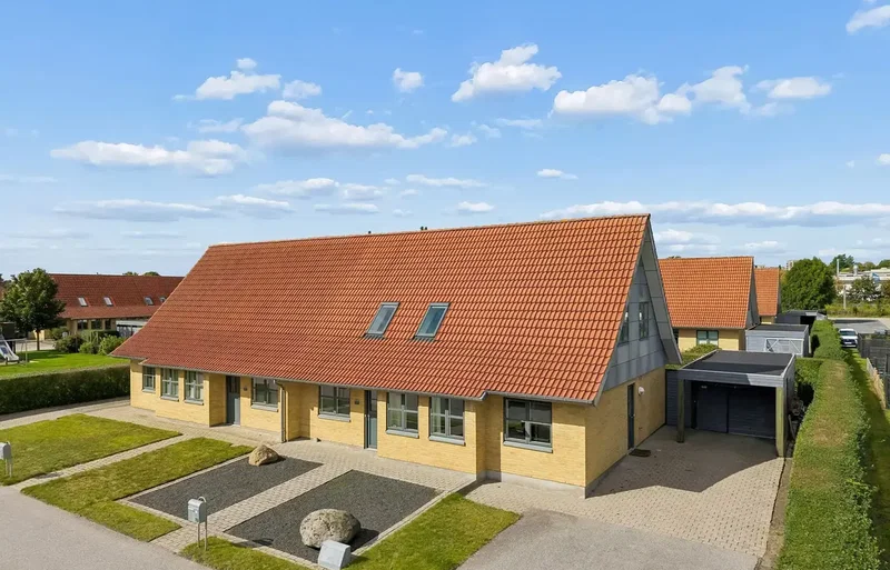 SKØNT ANDELSRÆKKEHUS PÅ LUKKET STIKVEJ