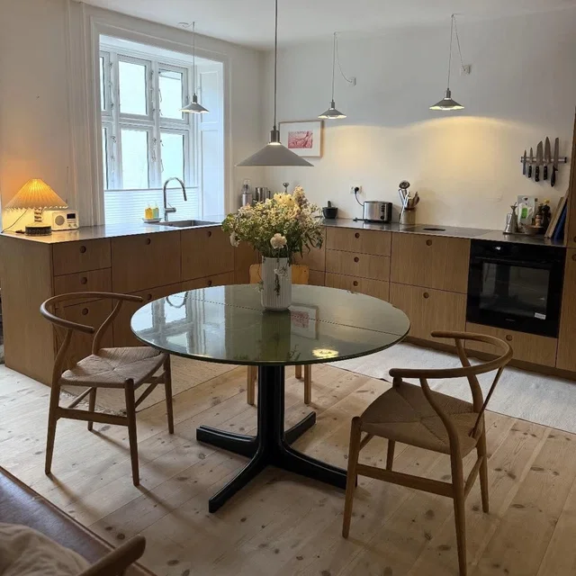 87 kvadratmeter i en høj stue lejlighed i hjertet af København