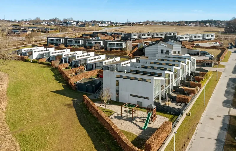 Moderniseret 4 værelses endelejlighed med sydvestvendt terrasse og attraktiv beliggenhed