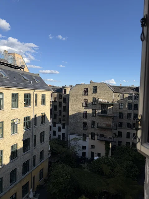 Indre Østerbro: Willemoesgade! Skøn lys og rummelig 3-værelses med kommende altan!