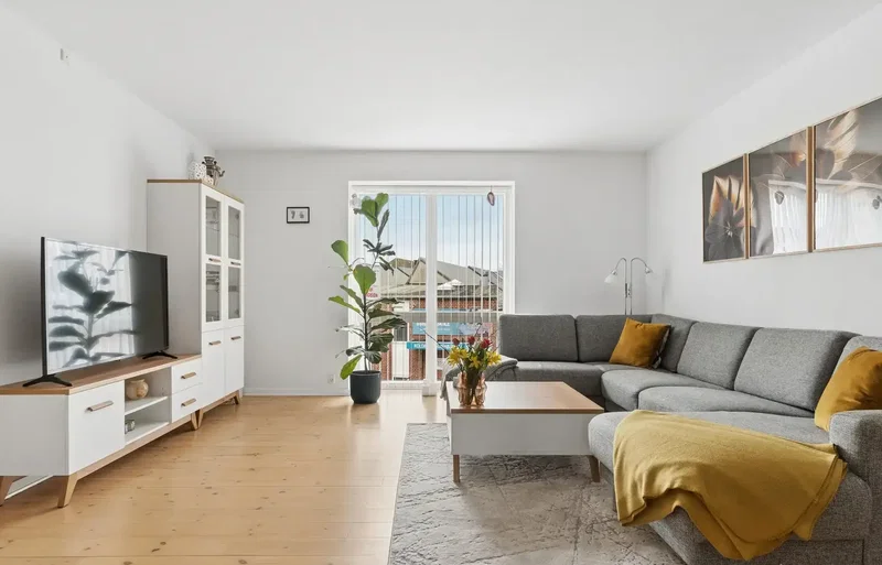 LYS & VELINDRETTET ANDELSBOLIG FRA 2004 MED PARKERINGSPLADS & ELEVATOR