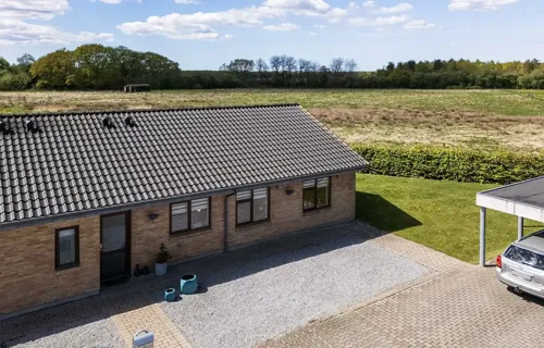 Velholdt andelsbolig i Lind med skøn have og fredelige omgivelser tæt på naturen