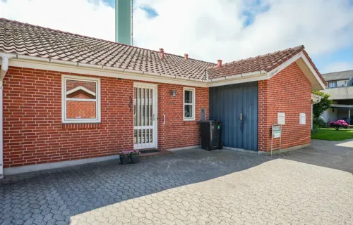 ANDELSBOLIG I MIDTEN AF OUTRUP