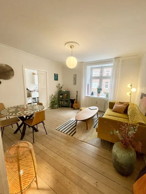 Billig og solrig 3-værelses i stille kvarter centralt på Vesterbro