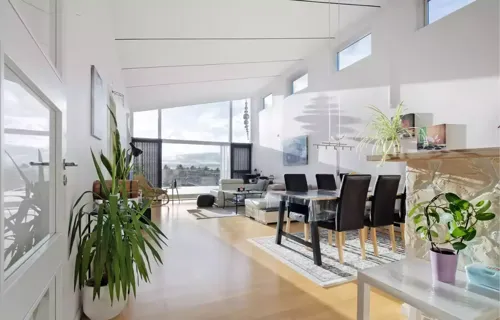 SÆLGES FOR MERE END KR. 200.000,00 UNDER ANDELSVÆRDIEN