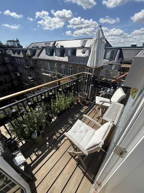 Nyistandsat lys 3V med loft til kip på indre Østerbro