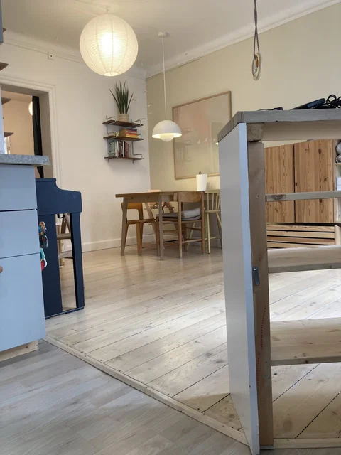 Skøn stuelejlighed med egen udgang til gård og køkken al-rum