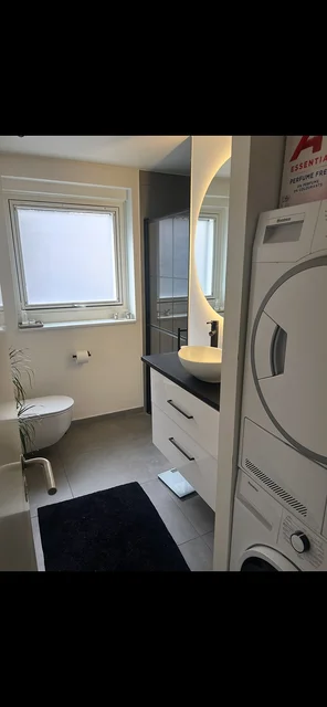 Fin lys nyrenoveret lejlighed tæt på dejlig natur