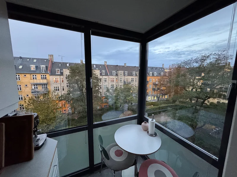 Top-lejlighed central på Frederiksberg med udsigt til grønt